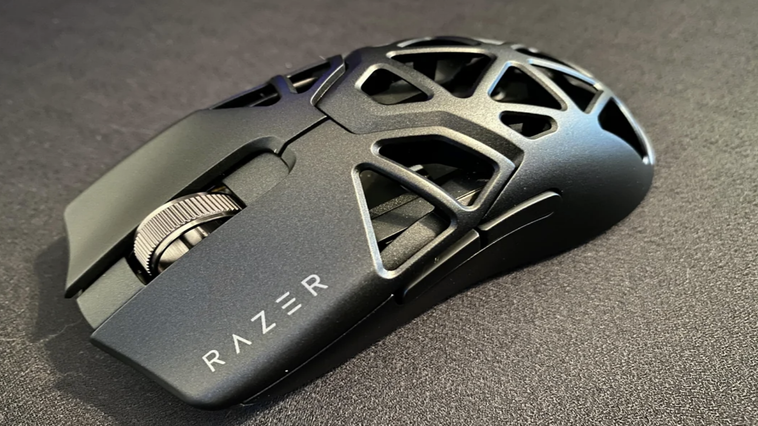 Luxurious Razer Viper Mini Signature Edition magnesium gaming mouse