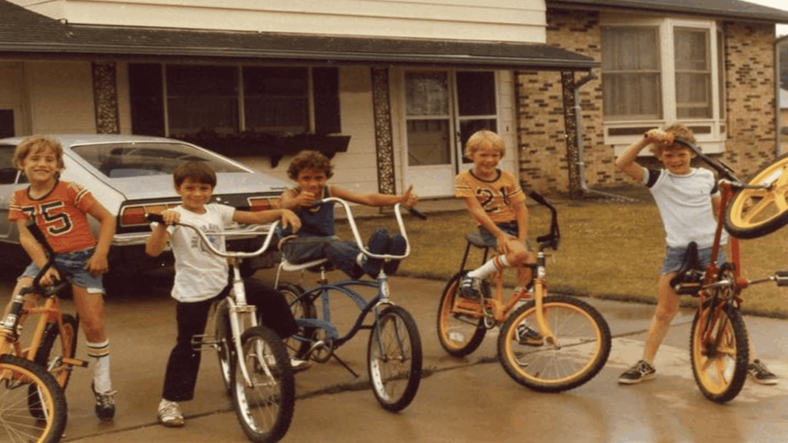 20 Photos That Show What Gaming Was Like Before the Internet Took Over