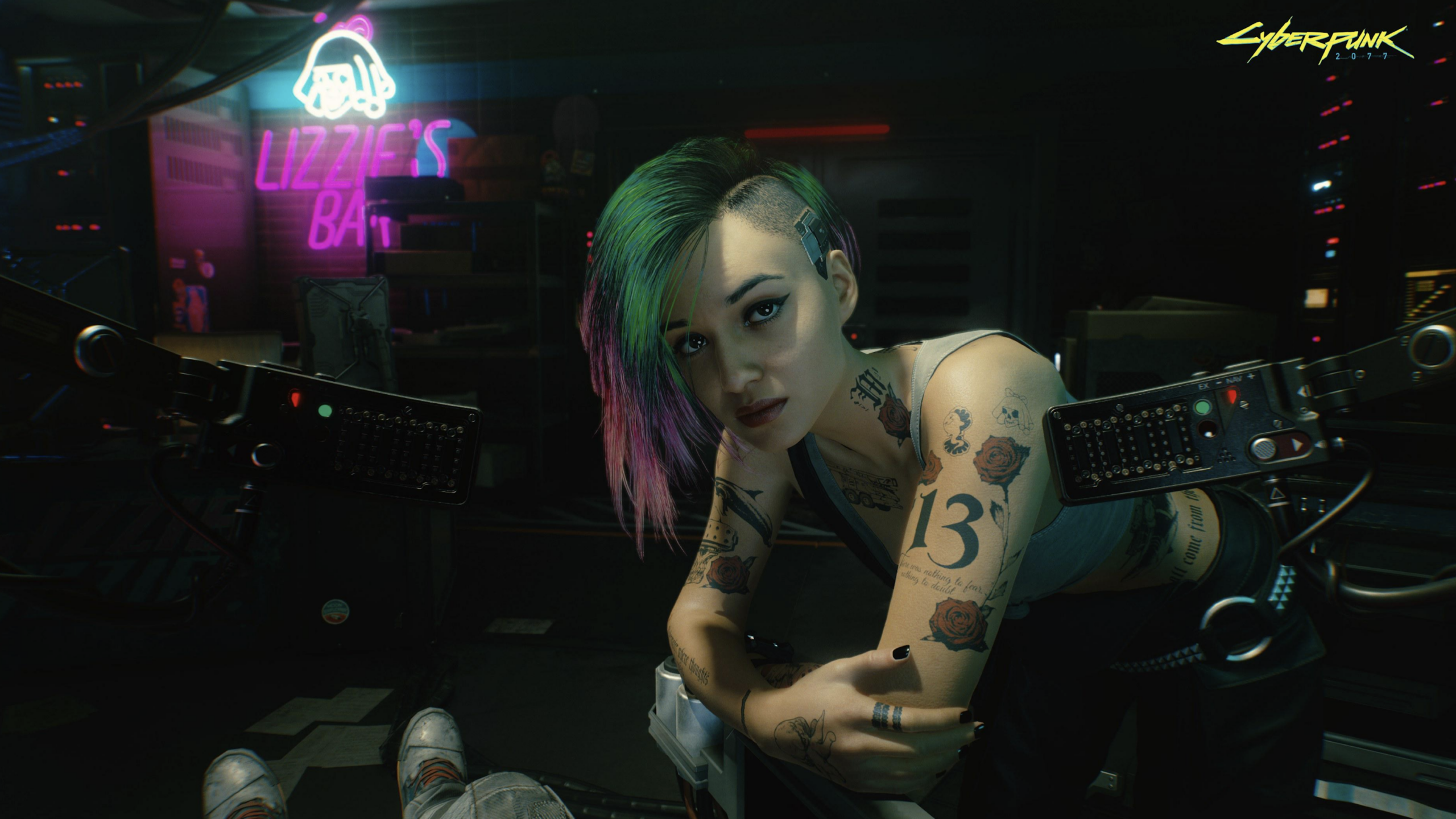 A woman with tattoos and green hair leans forward in a neon-lit bar named “Lizzie’s Bar” from the Cyberpunk 2077 game, her robotic arms glinting under the lights. The cyberpunk decor around her adds a futuristic edge to the scene, while a small Spider-Man sticker peeks out from one of her metallic limbs, hinting at playful fandom amid this high-tech